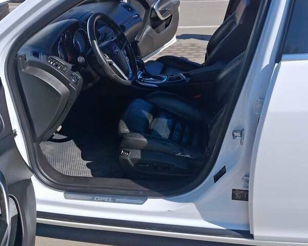 Белый Опель Инсигния, объемом двигателя 2 л и пробегом 172 тыс. км за 8300 $, фото 8 на Automoto.ua