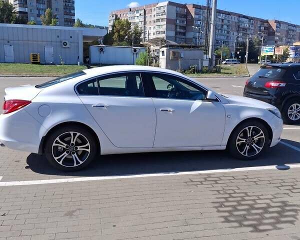 Белый Опель Инсигния, объемом двигателя 2 л и пробегом 172 тыс. км за 8300 $, фото 11 на Automoto.ua