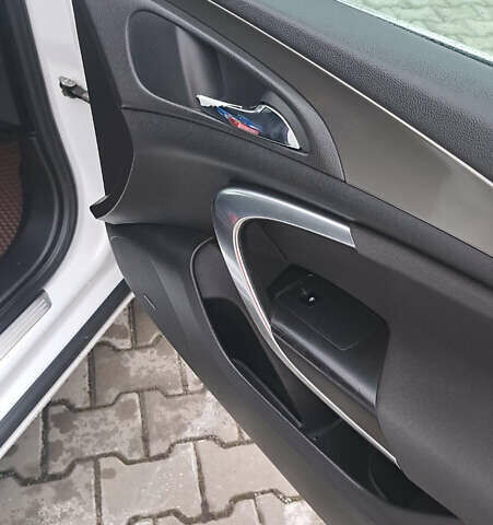 Белый Опель Инсигния, объемом двигателя 2 л и пробегом 265 тыс. км за 6500 $, фото 10 на Automoto.ua