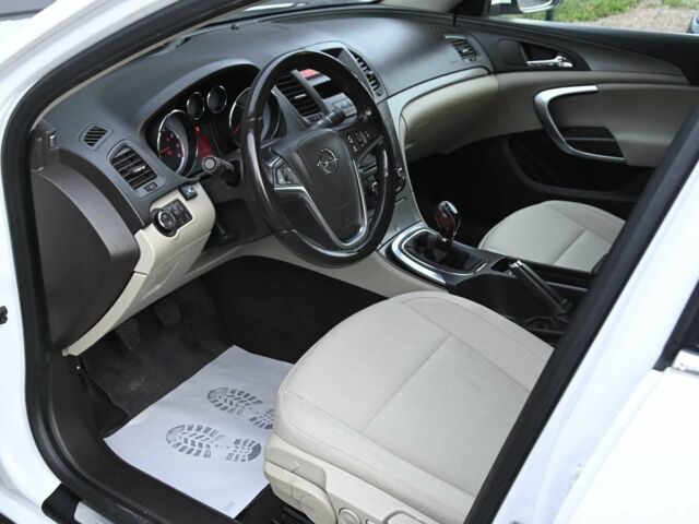 Білий Опель Інсігнія, об'ємом двигуна 1.8 л та пробігом 134 тис. км за 7700 $, фото 8 на Automoto.ua