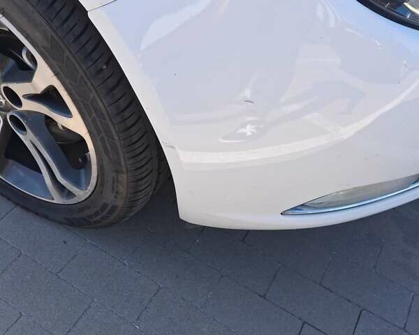 Белый Опель Инсигния, объемом двигателя 2 л и пробегом 172 тыс. км за 7700 $, фото 2 на Automoto.ua