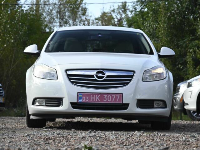 Белый Опель Инсигния, объемом двигателя 2.2 л и пробегом 134 тыс. км за 7800 $, фото 2 на Automoto.ua