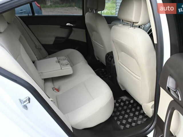 Белый Опель Инсигния, объемом двигателя 1.8 л и пробегом 134 тыс. км за 7700 $, фото 23 на Automoto.ua