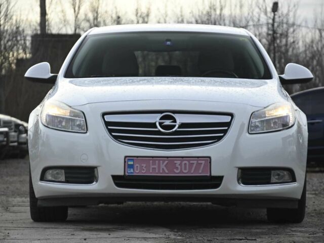 Білий Опель Інсігнія, об'ємом двигуна 1.8 л та пробігом 134 тис. км за 7700 $, фото 2 на Automoto.ua