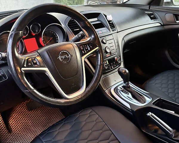 Белый Опель Инсигния, объемом двигателя 2 л и пробегом 265 тыс. км за 6500 $, фото 6 на Automoto.ua