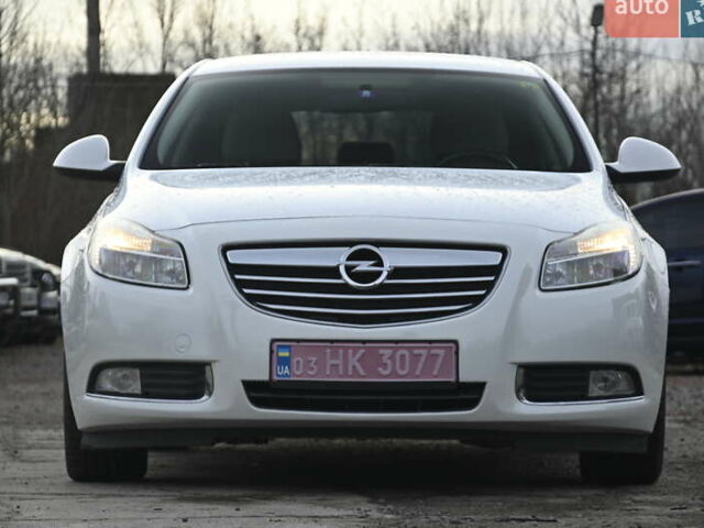 Белый Опель Инсигния, объемом двигателя 1.8 л и пробегом 134 тыс. км за 7700 $, фото 3 на Automoto.ua