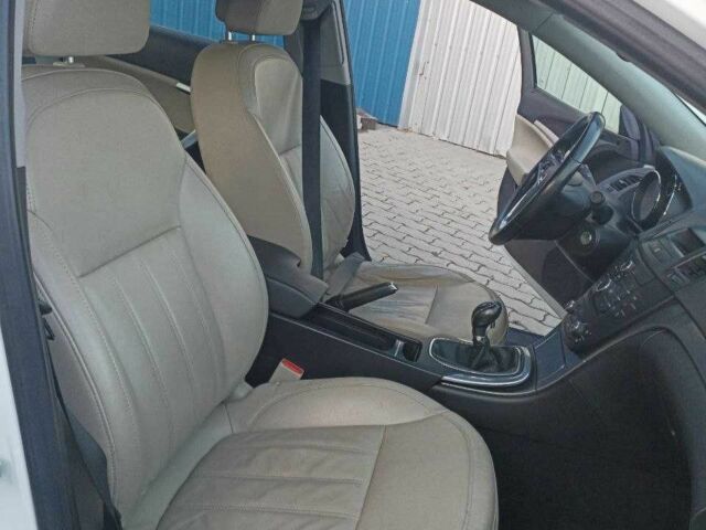 Белый Опель Инсигния, объемом двигателя 2 л и пробегом 274 тыс. км за 6500 $, фото 7 на Automoto.ua