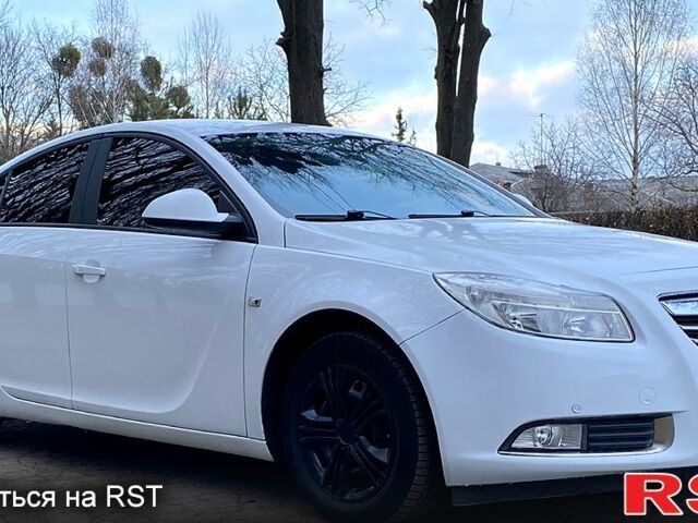 Белый Опель Инсигния, объемом двигателя 1.6 л и пробегом 0 тыс. км за 8200 $, фото 1 на Automoto.ua