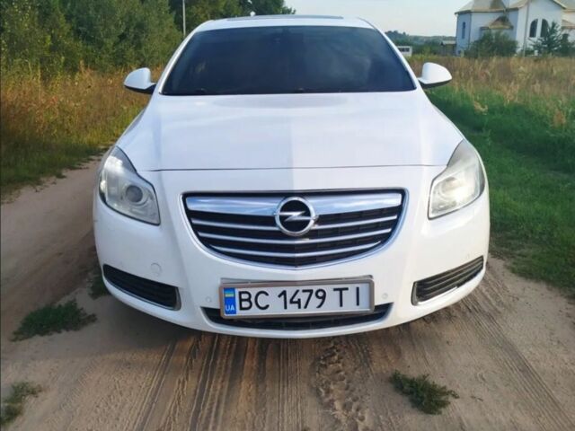 Белый Опель Инсигния, объемом двигателя 2 л и пробегом 233 тыс. км за 6800 $, фото 1 на Automoto.ua