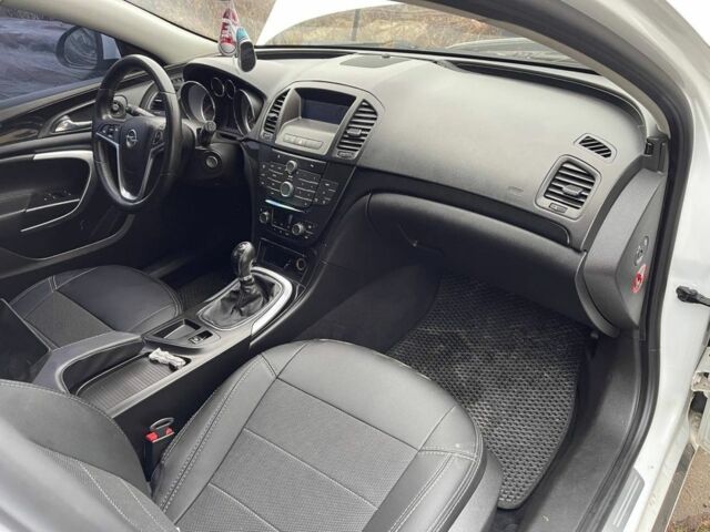 Білий Опель Інсігнія, об'ємом двигуна 2 л та пробігом 185 тис. км за 3750 $, фото 6 на Automoto.ua