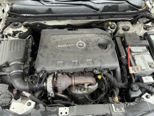 Белый Опель Инсигния, объемом двигателя 2 л и пробегом 363 тыс. км за 3300 $, фото 5 на Automoto.ua