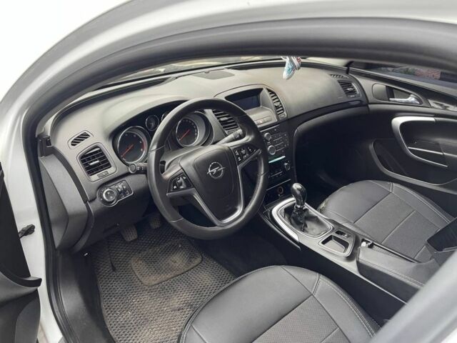 Білий Опель Інсігнія, об'ємом двигуна 2 л та пробігом 185 тис. км за 3750 $, фото 5 на Automoto.ua