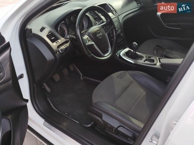 Білий Опель Інсігнія, об'ємом двигуна 1.96 л та пробігом 237 тис. км за 6599 $, фото 34 на Automoto.ua