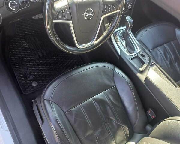 Білий Опель Інсігнія, об'ємом двигуна 2 л та пробігом 270 тис. км за 6300 $, фото 6 на Automoto.ua