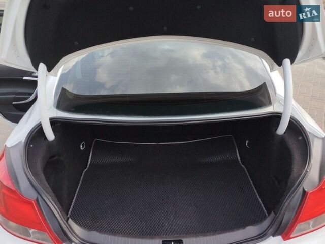 Білий Опель Інсігнія, об'ємом двигуна 1.96 л та пробігом 237 тис. км за 6599 $, фото 15 на Automoto.ua