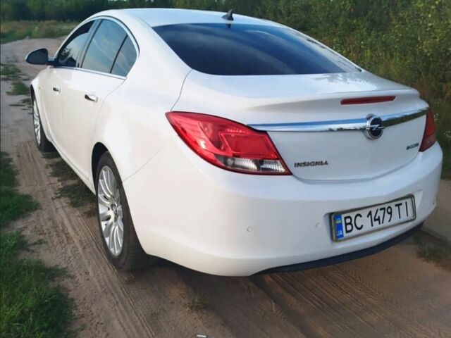 Белый Опель Инсигния, объемом двигателя 2 л и пробегом 233 тыс. км за 6800 $, фото 4 на Automoto.ua