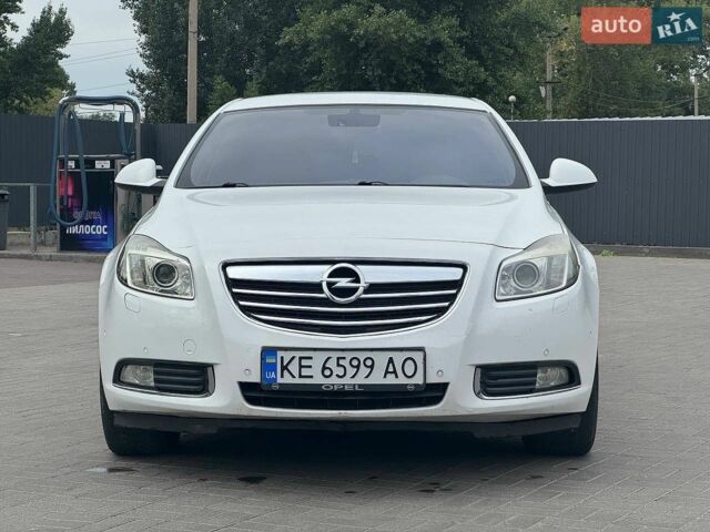 Белый Опель Инсигния, объемом двигателя 2.01 л и пробегом 280 тыс. км за 7500 $, фото 7 на Automoto.ua