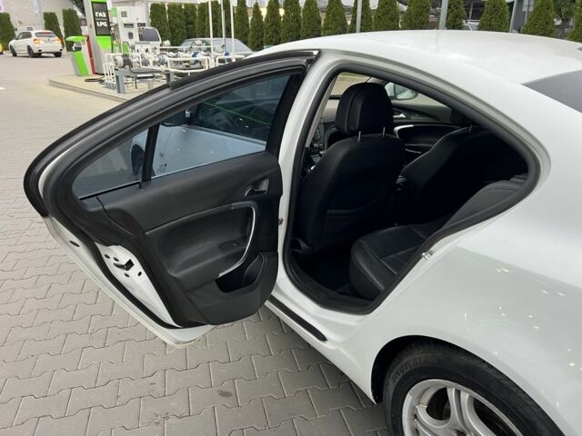 Белый Опель Инсигния, объемом двигателя 2 л и пробегом 320 тыс. км за 5950 $, фото 11 на Automoto.ua