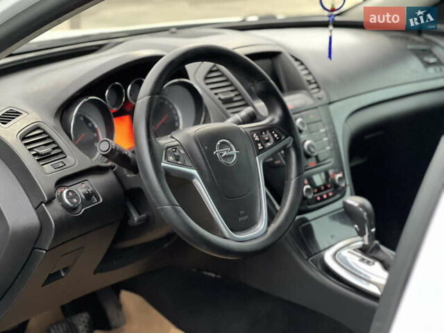 Белый Опель Инсигния, объемом двигателя 2 л и пробегом 325 тыс. км за 5350 $, фото 12 на Automoto.ua