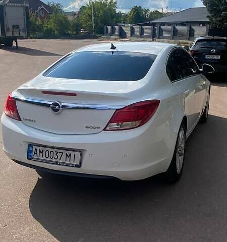 Белый Опель Инсигния, объемом двигателя 1.96 л и пробегом 212 тыс. км за 8800 $, фото 3 на Automoto.ua