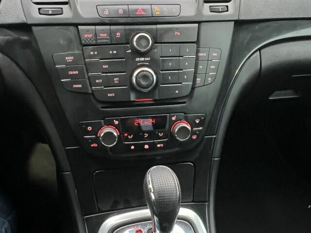 Белый Опель Инсигния, объемом двигателя 2 л и пробегом 320 тыс. км за 5950 $, фото 16 на Automoto.ua