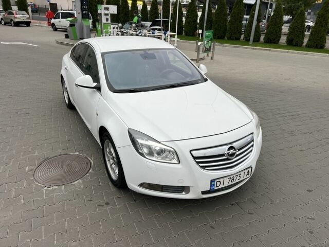 Белый Опель Инсигния, объемом двигателя 2 л и пробегом 320 тыс. км за 5950 $, фото 4 на Automoto.ua