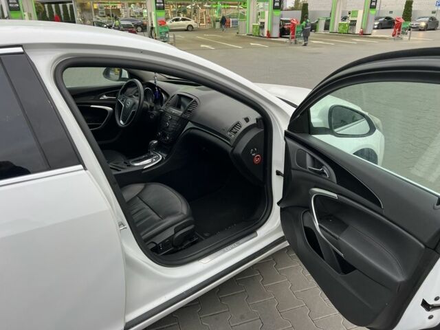 Белый Опель Инсигния, объемом двигателя 2 л и пробегом 320 тыс. км за 5950 $, фото 12 на Automoto.ua