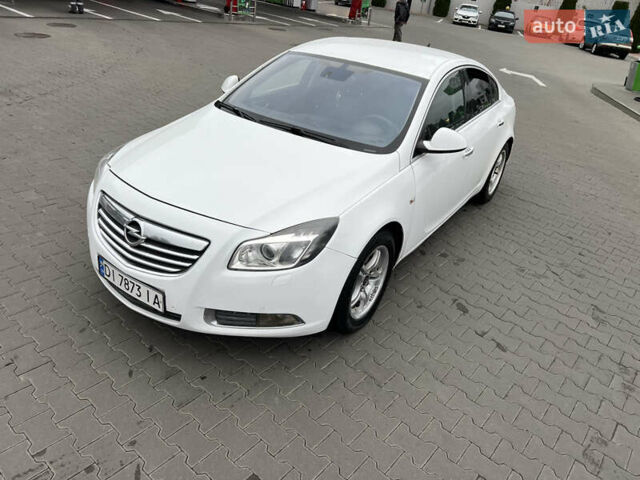 Белый Опель Инсигния, объемом двигателя 2 л и пробегом 325 тыс. км за 5350 $, фото 4 на Automoto.ua