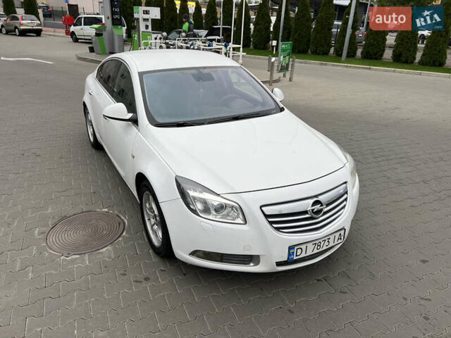 Белый Опель Инсигния, объемом двигателя 2 л и пробегом 325 тыс. км за 5350 $, фото 3 на Automoto.ua