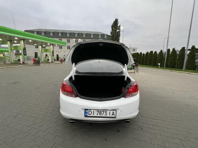 Белый Опель Инсигния, объемом двигателя 2 л и пробегом 320 тыс. км за 5950 $, фото 10 на Automoto.ua