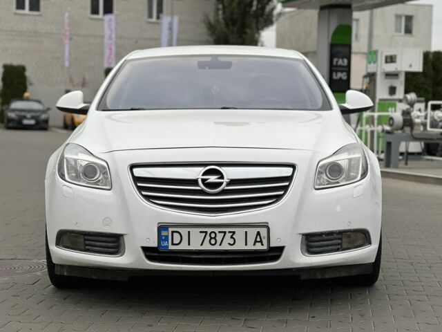 Белый Опель Инсигния, объемом двигателя 2 л и пробегом 320 тыс. км за 5950 $, фото 1 на Automoto.ua