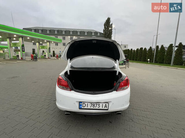 Белый Опель Инсигния, объемом двигателя 2 л и пробегом 325 тыс. км за 5350 $, фото 10 на Automoto.ua