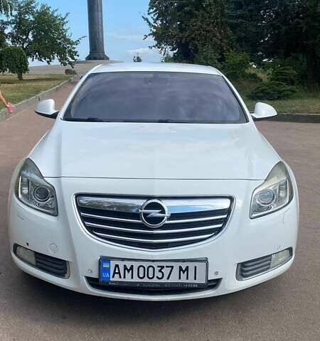 Белый Опель Инсигния, объемом двигателя 1.96 л и пробегом 212 тыс. км за 8800 $, фото 2 на Automoto.ua