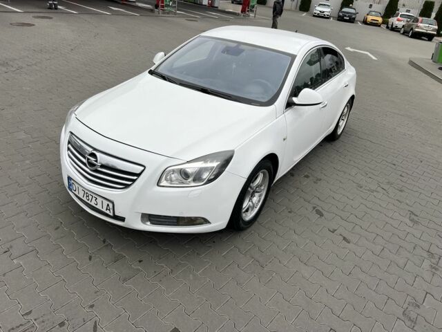 Белый Опель Инсигния, объемом двигателя 2 л и пробегом 320 тыс. км за 5950 $, фото 3 на Automoto.ua