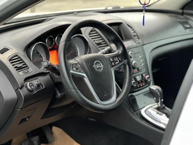 Белый Опель Инсигния, объемом двигателя 2 л и пробегом 320 тыс. км за 5950 $, фото 13 на Automoto.ua