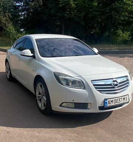 Белый Опель Инсигния, объемом двигателя 1.96 л и пробегом 212 тыс. км за 8800 $, фото 1 на Automoto.ua