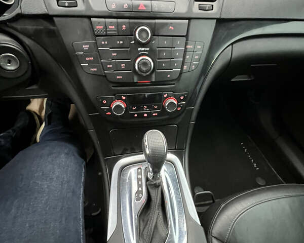 Белый Опель Инсигния, объемом двигателя 2 л и пробегом 325 тыс. км за 5350 $, фото 14 на Automoto.ua