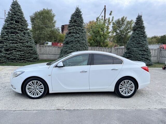 Білий Опель Інсігнія, об'ємом двигуна 2 л та пробігом 225 тис. км за 8300 $, фото 1 на Automoto.ua