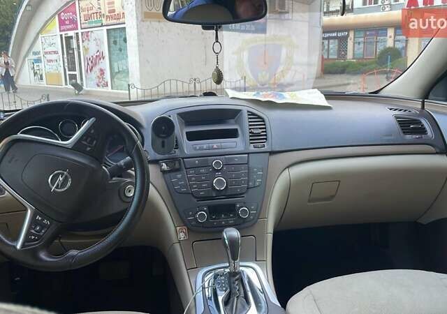 Белый Опель Инсигния, объемом двигателя 2 л и пробегом 220 тыс. км за 7500 $, фото 3 на Automoto.ua