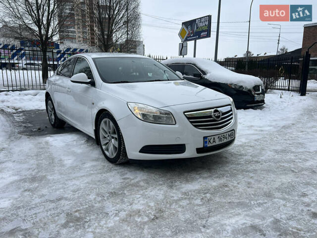 Белый Опель Инсигния, объемом двигателя 2 л и пробегом 177 тыс. км за 7400 $, фото 4 на Automoto.ua