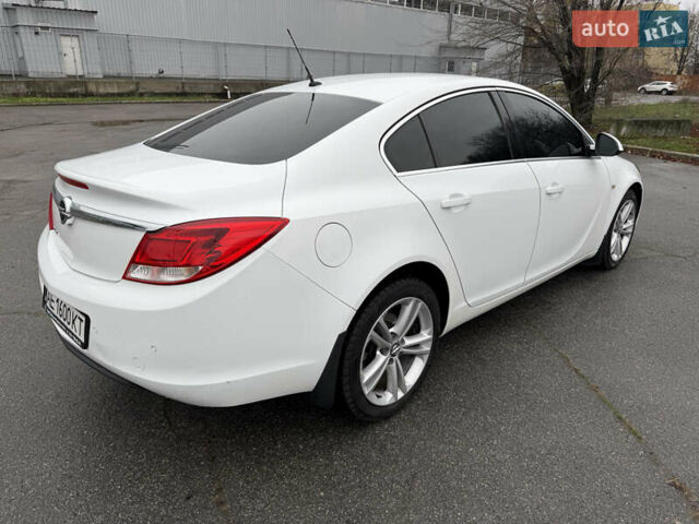 Белый Опель Инсигния, объемом двигателя 1.4 л и пробегом 158 тыс. км за 9800 $, фото 2 на Automoto.ua