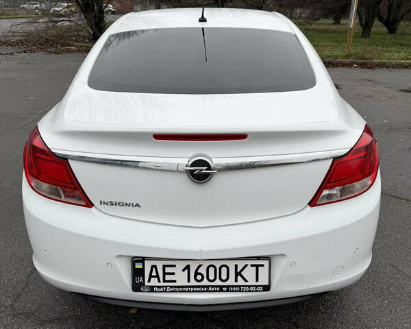 Белый Опель Инсигния, объемом двигателя 1.4 л и пробегом 158 тыс. км за 9800 $, фото 4 на Automoto.ua