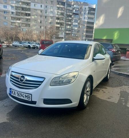 Белый Опель Инсигния, объемом двигателя 2 л и пробегом 178 тыс. км за 6900 $, фото 2 на Automoto.ua