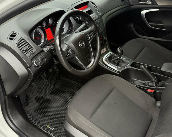 Белый Опель Инсигния, объемом двигателя 1.4 л и пробегом 158 тыс. км за 9800 $, фото 7 на Automoto.ua