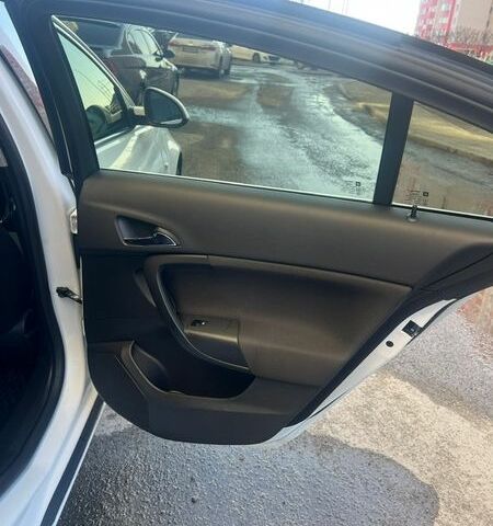 Белый Опель Инсигния, объемом двигателя 2 л и пробегом 178 тыс. км за 6900 $, фото 26 на Automoto.ua