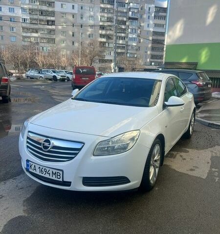 Белый Опель Инсигния, объемом двигателя 2 л и пробегом 178 тыс. км за 6900 $, фото 4 на Automoto.ua