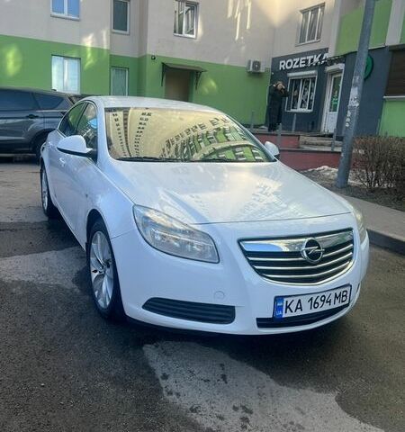 Белый Опель Инсигния, объемом двигателя 2 л и пробегом 178 тыс. км за 6900 $, фото 6 на Automoto.ua
