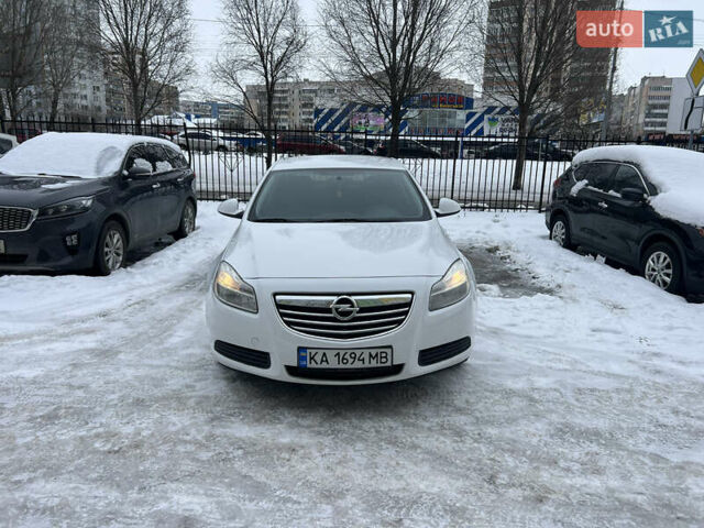 Белый Опель Инсигния, объемом двигателя 2 л и пробегом 177 тыс. км за 7400 $, фото 12 на Automoto.ua