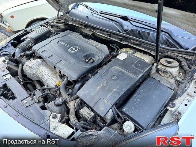 Белый Опель Инсигния, объемом двигателя 2 л и пробегом 225 тыс. км за 8900 $, фото 4 на Automoto.ua