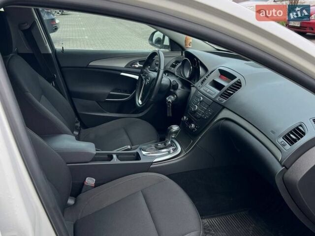 Білий Опель Інсігнія, об'ємом двигуна 2 л та пробігом 178 тис. км за 6800 $, фото 19 на Automoto.ua